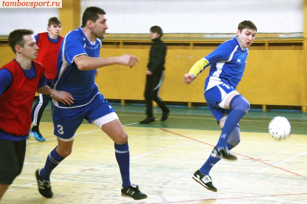 В спортивном зале ТГТУ стартовал чемпионат по мини-футболу.
