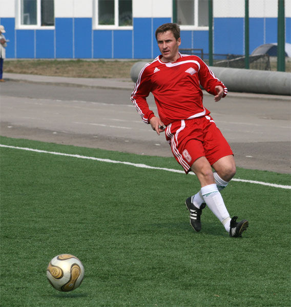 Алексей Снетков начал матч на позиции левого полузащитника